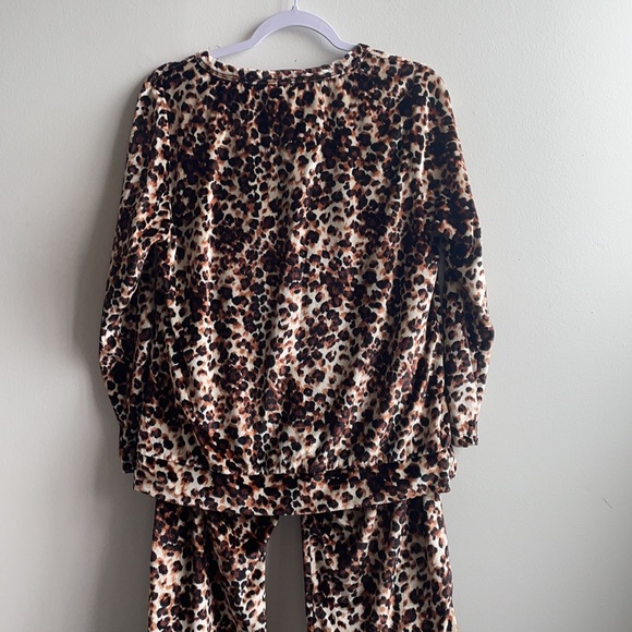Leopard Print Pajamas Super Soft Size Large - Picture 3 of 6